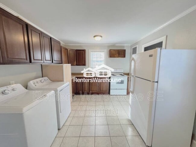 Building Photo - 459 Algonquin Rd