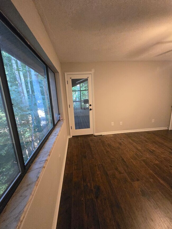 Building Photo - 1569 Colony Park Dr