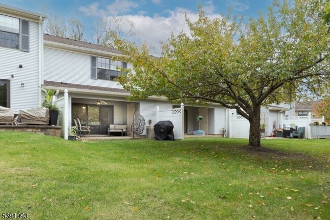 Building Photo - 242 Penns Way