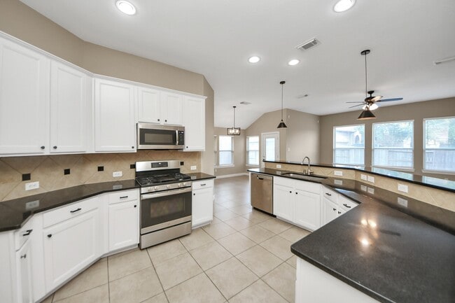 Building Photo - 8226 Stratford Canyon Dr