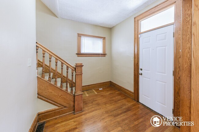 Building Photo - 4 Bedroom on OSU Campus