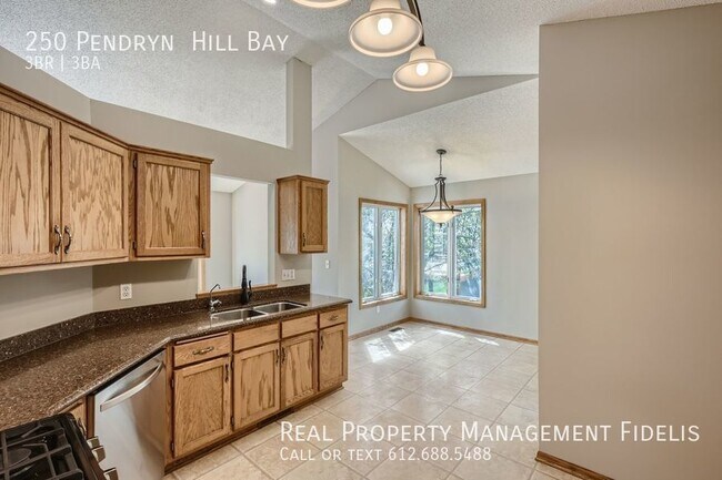 Building Photo - Fantastic 3 Bed, 3 Bath Home in Woodbury. ...