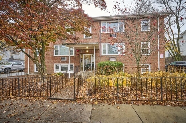 Building Photo - 150 Wrentham St