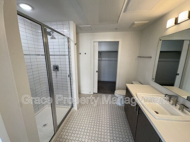 Building Photo - 3500 S Corona St