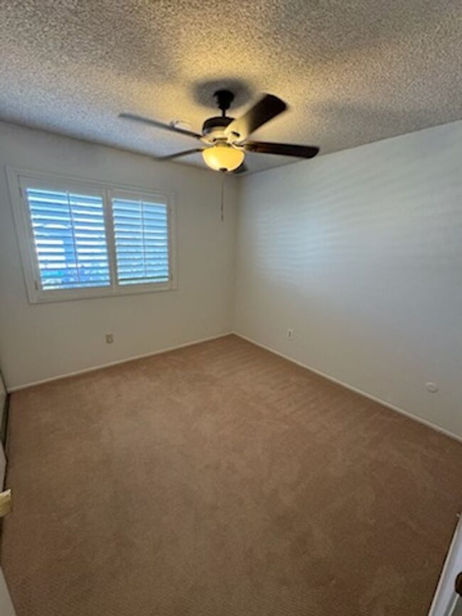 Building Photo - Available Now! Spacious 4-Bedroom, 3-Bathr...