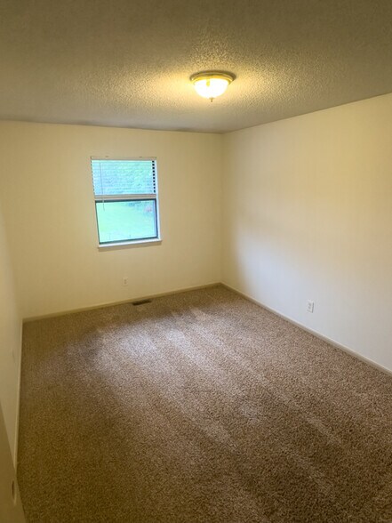 Building Photo - 410 NE 81st St