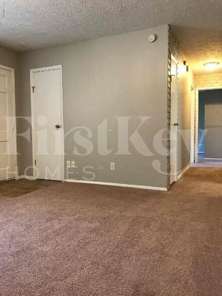 Building Photo - 6039 Penway St