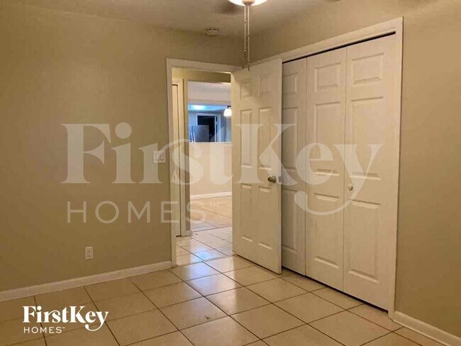 Building Photo - 1302 Crest Dr