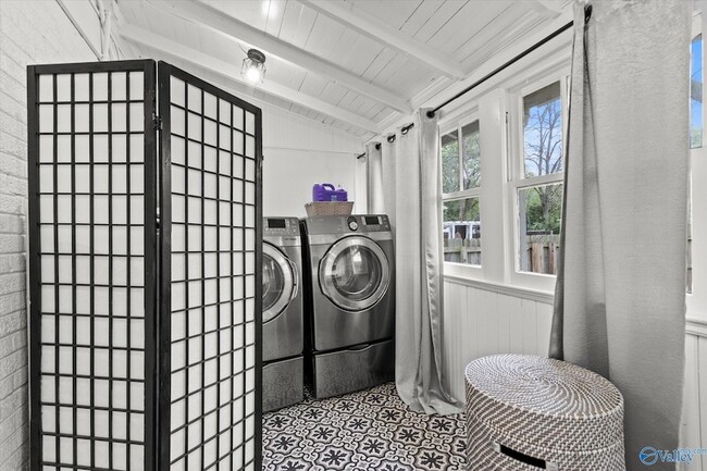 Building Photo - 603 Prospect Dr SE