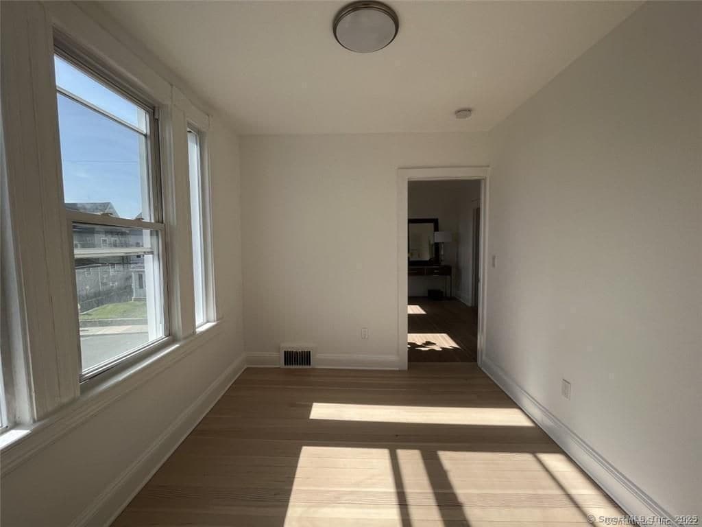 Building Photo - 3 Betts Pl