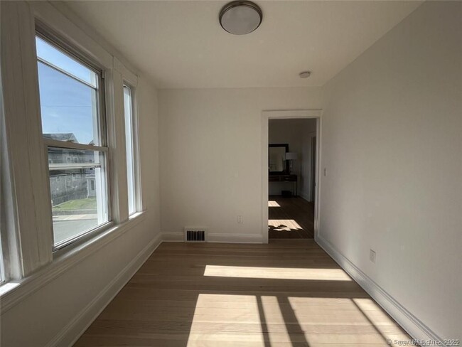 Building Photo - 3 Betts Pl