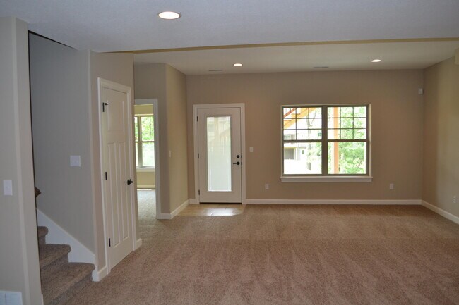 Building Photo - 5627 Spicewood Dr