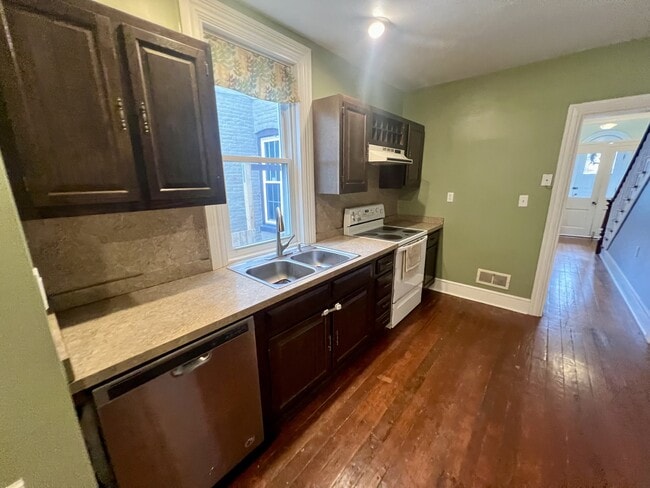 Building Photo - 533 W Walnut St