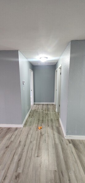 Building Photo - 1013 Reynosa St