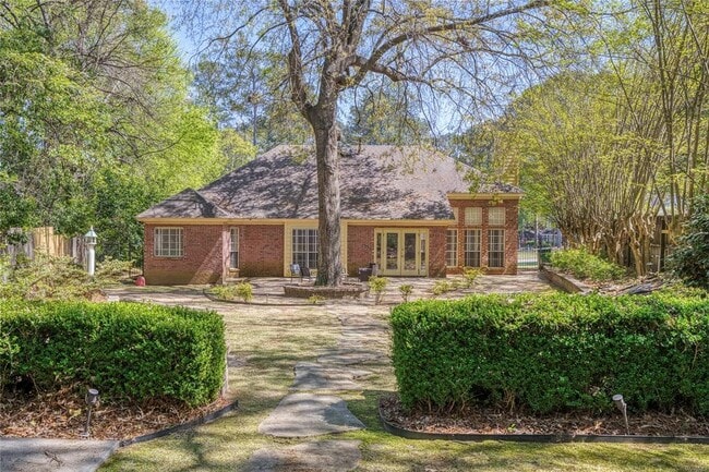 Building Photo - 561 Pine Tree Ln