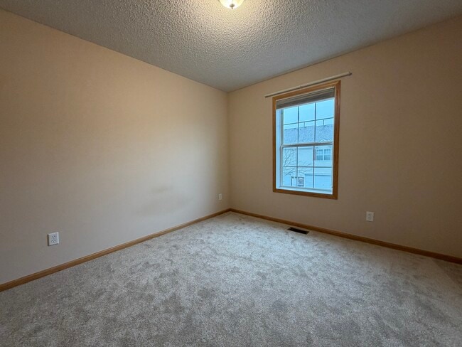 Building Photo - 11007 Oak Grv Cir