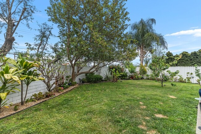 Building Photo - Stunning completely renovated home in Tustin