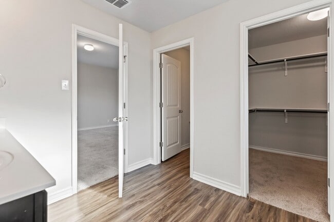 Building Photo - 13349 Bearded Flt