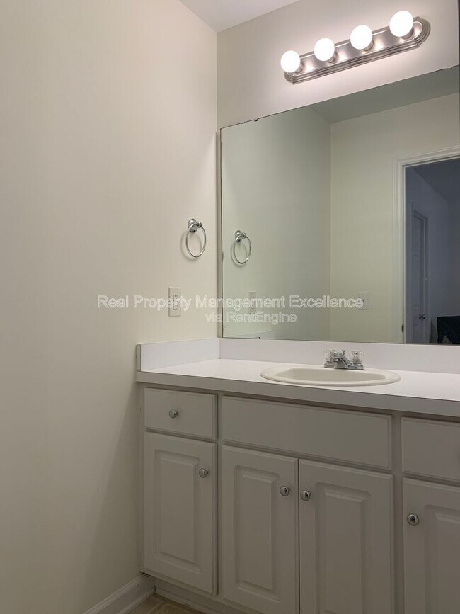 Building Photo - 205 Will Ct