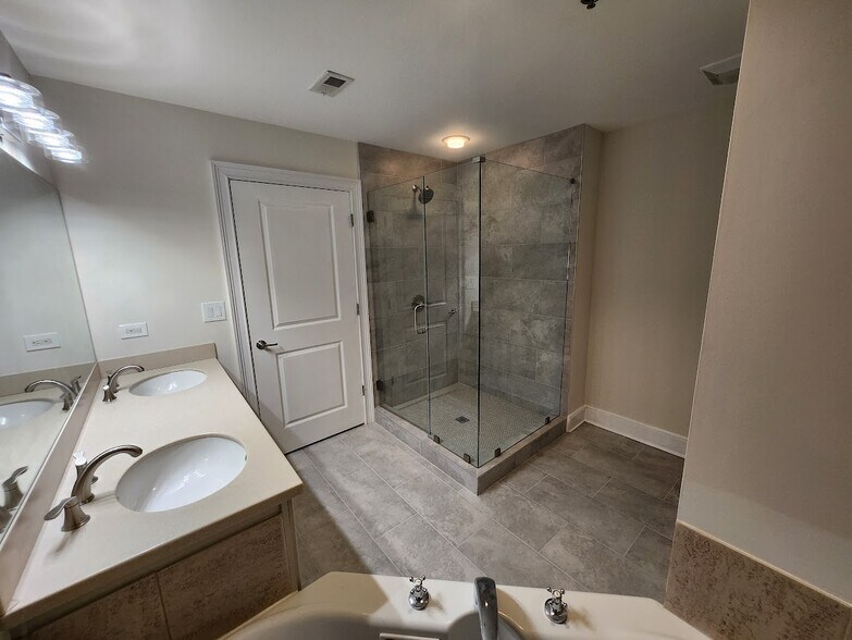 Master Bathroom - 285 Centennial Olympic Park Dr NW