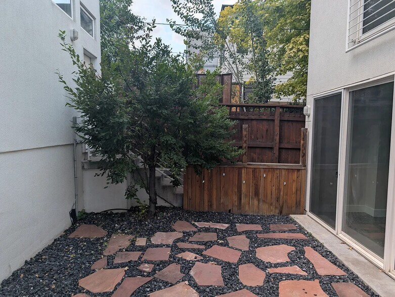 Building Photo - 2945 Umatilla St