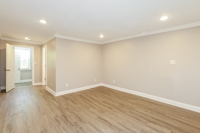 Building Photo - 3810 E 53rd Terrace