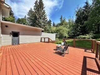 Building Photo - 450 NE Riverhill Dr