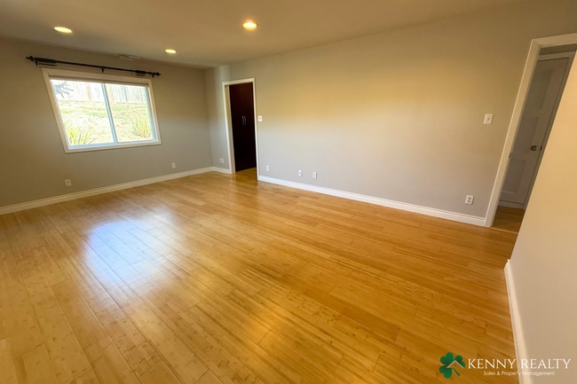 Building Photo - Beautifully Updated 3 Bedroom Home in Sout...