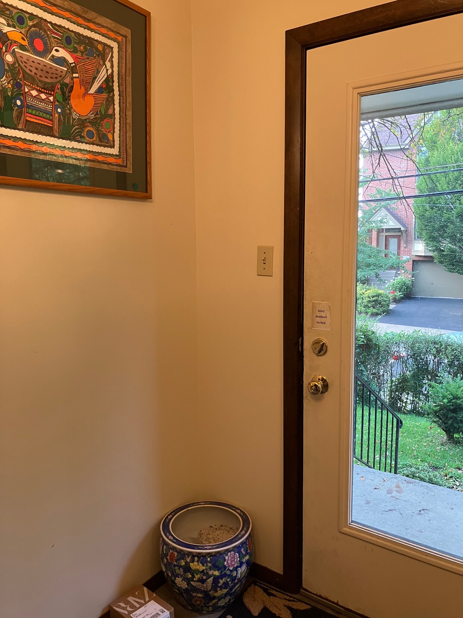 building entry, view toward street - 6344 Aurelia St