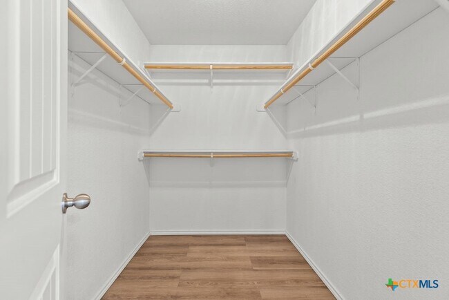 Building Photo - 4703 Stonehaven Dr