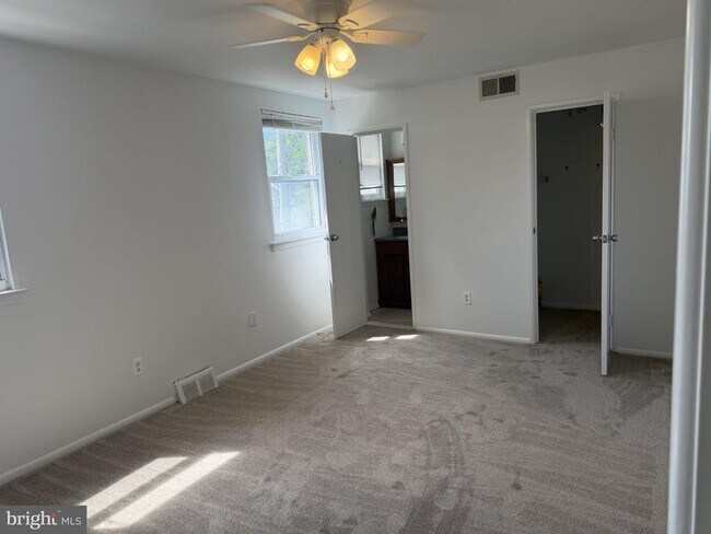 Building Photo - 9750 Hilspach St