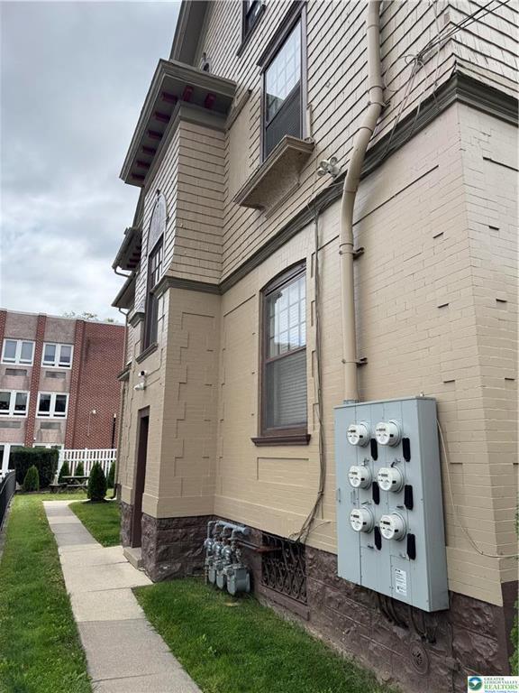 Building Photo - 728 Delaware Ave