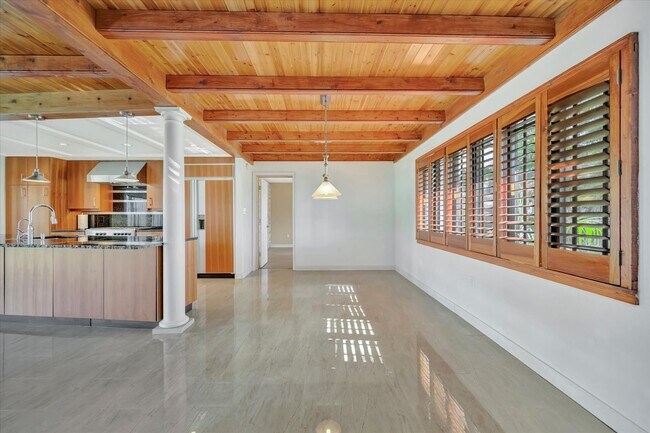 Building Photo - Beautiful West of the Trail 3-Bed/2-Bath H...