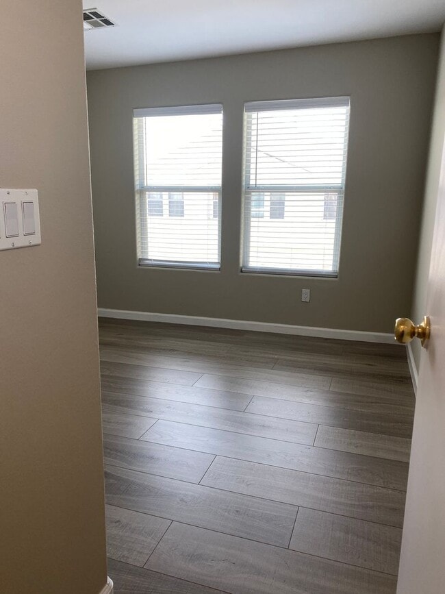 Building Photo - Remarkable totally renovated 2bed 2bath townhome is SW Las Vegas