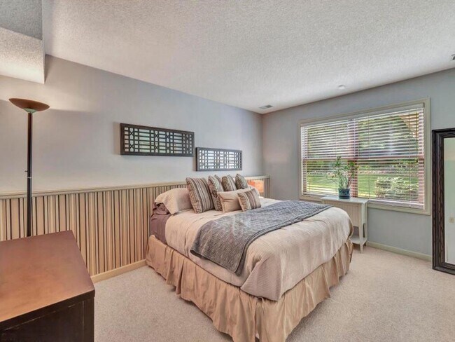 Building Photo - Luxury Home in Plymouth with 2-Level Primary Suite, Furnished or Unfurnished, Wayzata Schools, Pe...