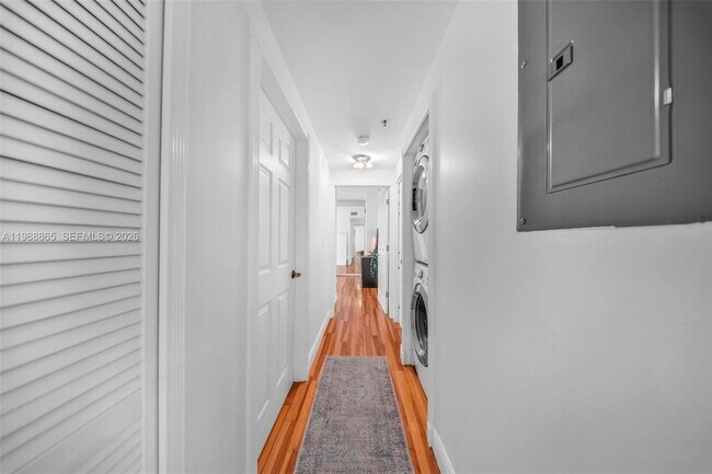 Building Photo - 1400 Salzedo St