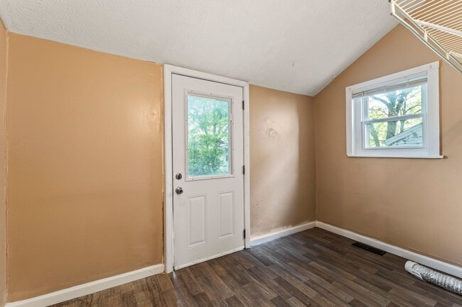 Building Photo - Charming 2 beds 2 Bath in Dayton!