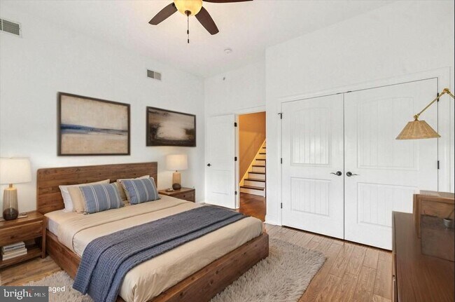 Building Photo - 719 E Thompson St