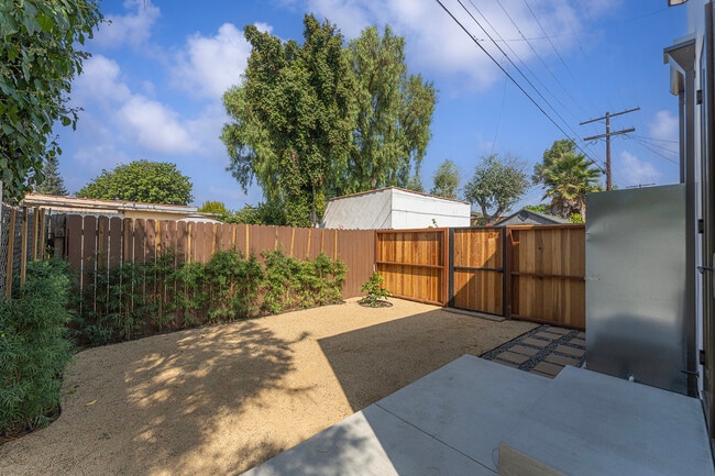 Building Photo - 1765 N Crescent Heights Blvd