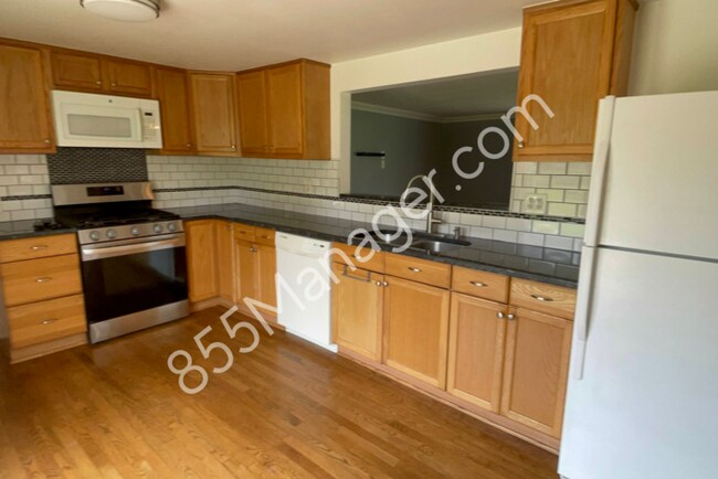 Building Photo - Charming Ranch Home: 3 Bed, 2.5 Bath in Wa...