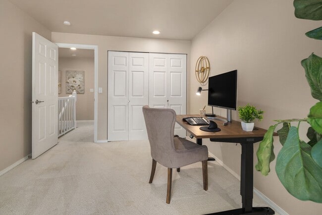 Building Photo - Beautiful home with 5 beds, 3.5 baths for ...