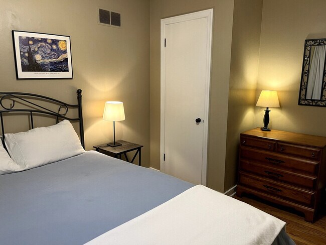 Building Photo - 3964 Grandview Ave