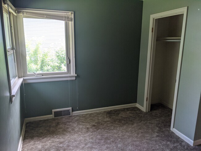 Building Photo - 414 S 12th Ave