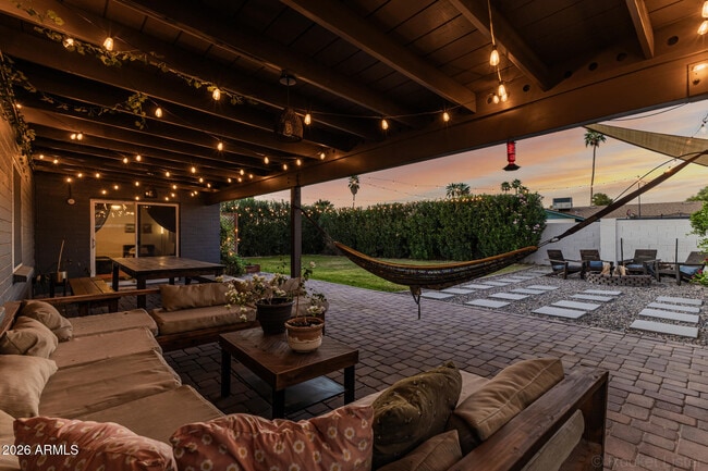 Building Photo - 2200 N Los Altos Dr