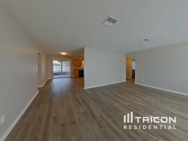 Building Photo - 92 Ventura Dr