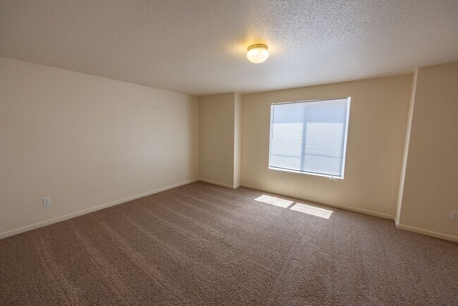 Building Photo - Three bedroom home in Orchards. - Central Air