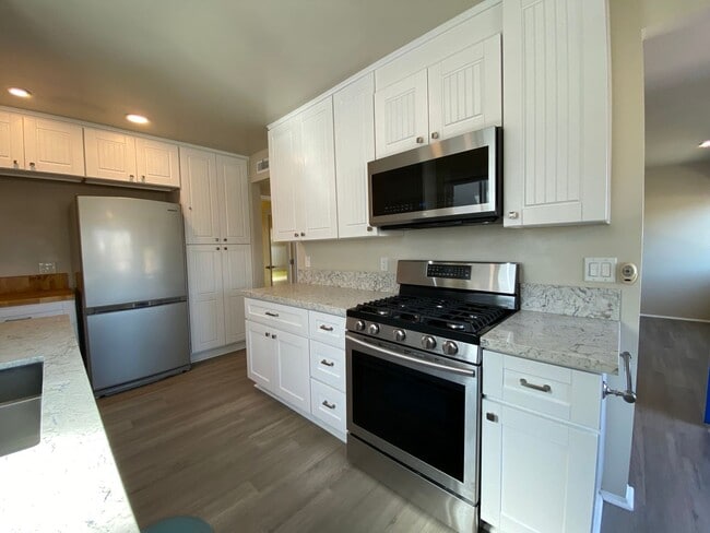 Building Photo - Beautiful 55+ Senior Community Single Story Home in Costa Serena!