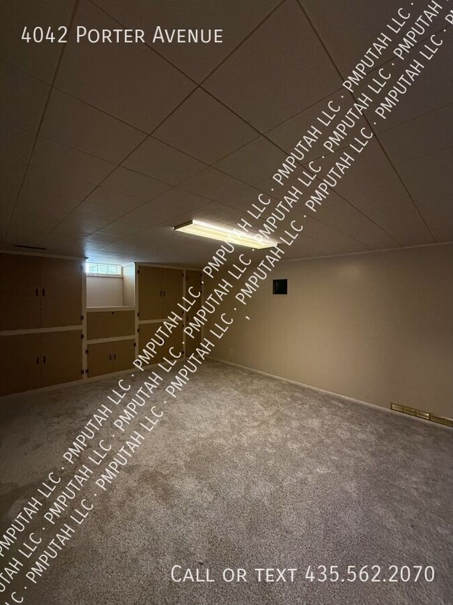 Building Photo - 4042 Porter Ave