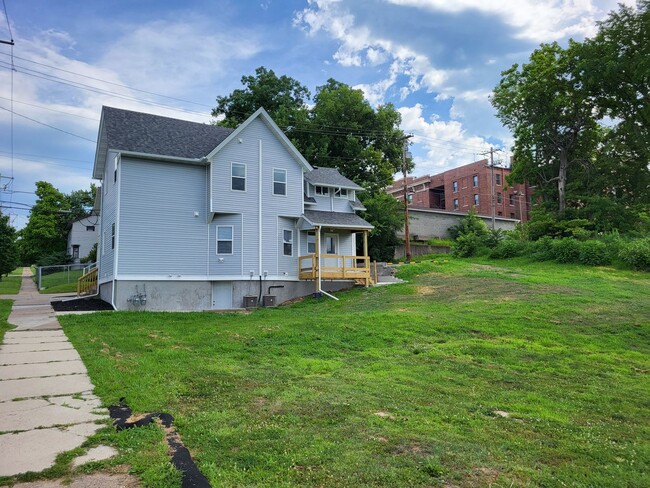 Building Photo - Pershing Avenue