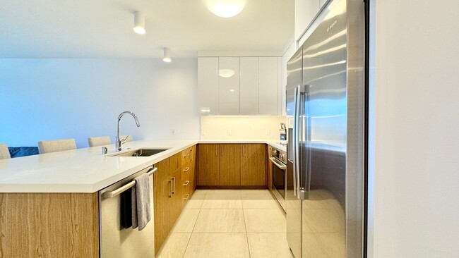 Building Photo - AVAILABLE NOW!! Furnished 1 Bedroom, 1 Bat...